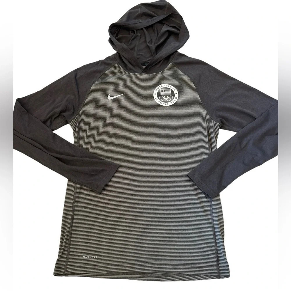 Nike pullover US Olympic team long sleeve shirt in excellent condition